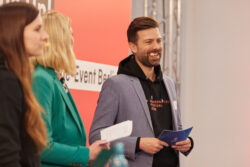 Foto von Sebastian Horndasch auf der Bühne beim U:FF 23