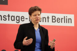 Foto von Silja Graupe auf der Bühne beim U:FF 23