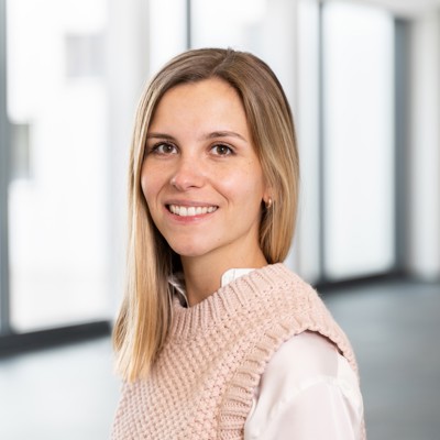 Leonie Jostock, Operative Projektleitung ii.oo